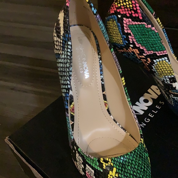 Fashion Nova Heels Multicolor - Picture 2 of 4